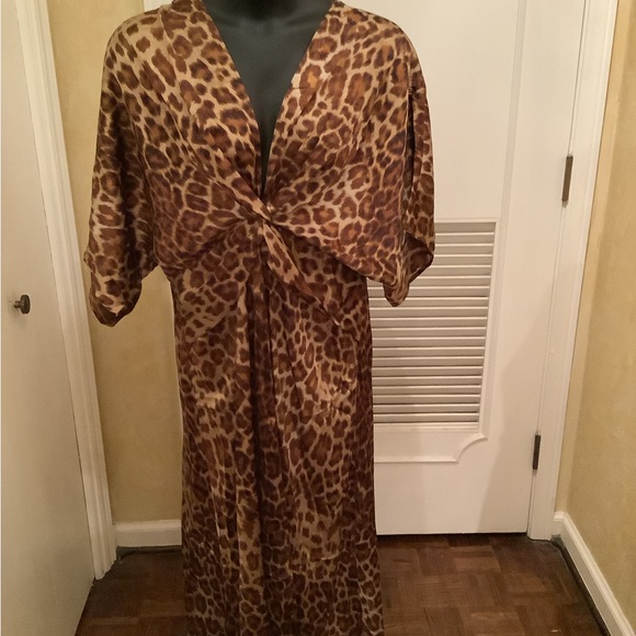Leopard satin plus size dress - Picture 6 of 10